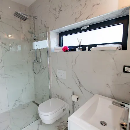 Exklusive Privatvilla In Wunderbarer 펜션 *