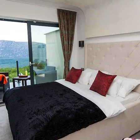 Exklusive Privatvilla In Wunderbarer * Antovo