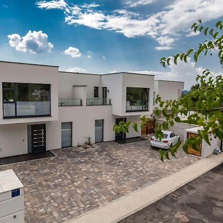 Exklusive Privatvilla In Wunderbarer Prázdninový dům *