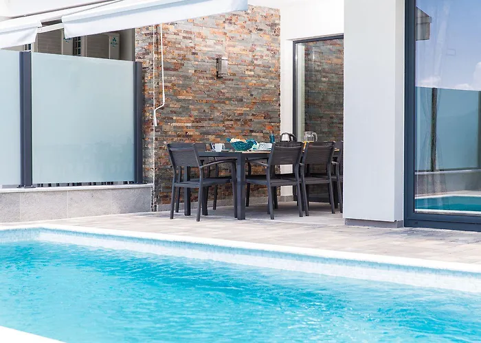 Exklusive Privatvilla In Wunderbarer 펜션 Antovo
