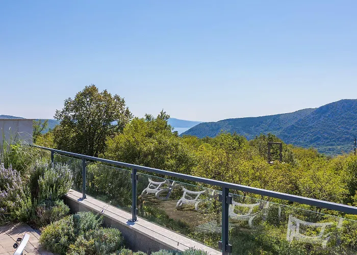 Exklusive Privatvilla In Wunderbarer Antovo
