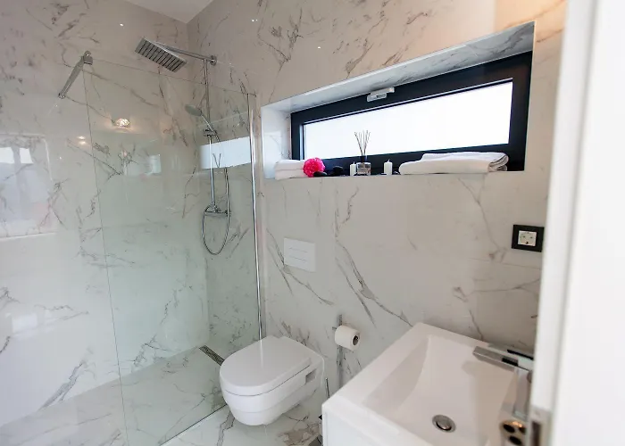 Exklusive Privatvilla In Wunderbarer 펜션 *