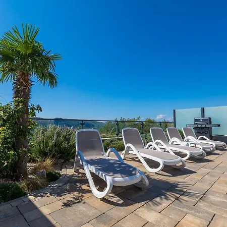 Exklusive Privatvilla In Wunderbarer Feriehus Antovo