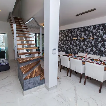 Exklusive Privatvilla In Wunderbarer